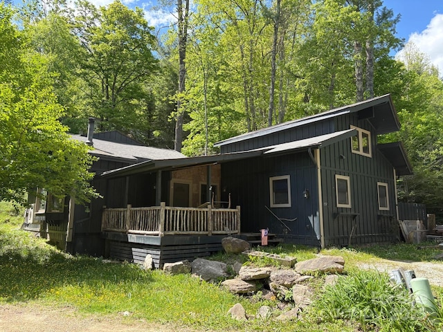 257 River Rd Unit 88, Newland, NC 28657 - view of front of home with board and batten siding and a porch