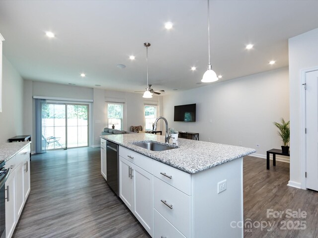 403 Park Meadows Dr, Matthews, NC 28104 - kitchen featuring a sink, stainless steel appliances, open floor plan, recessed lighting, and a kitchen island with sink