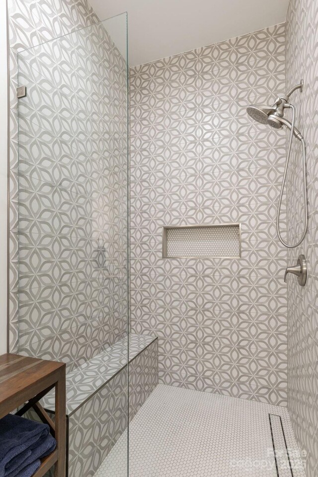 40 Hidden Pond Ln, Brevard, NC 28712 - bathroom with tiled shower
