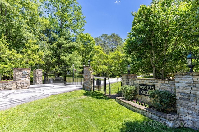 190 Jonathan Creek Dr, Etowah, NC 28729 - view of yard featuring a gate