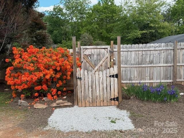 103 Hampshire Ln, Canton, NC 28716 - view of gate