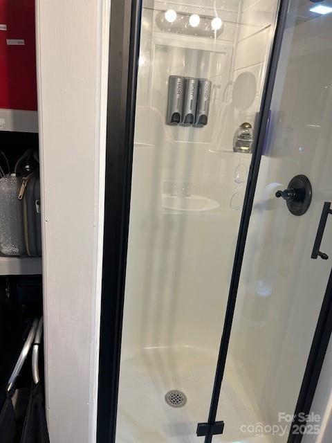 623 Overlook Dr, Spruce Pine, NC 28777 - full bath featuring a shower stall