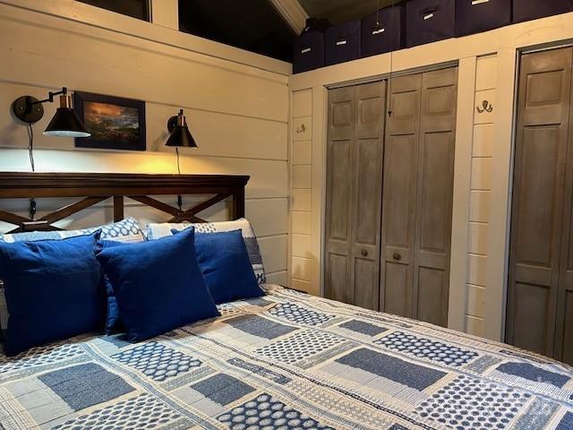 623 Overlook Dr, Spruce Pine, NC 28777 - bedroom with a closet