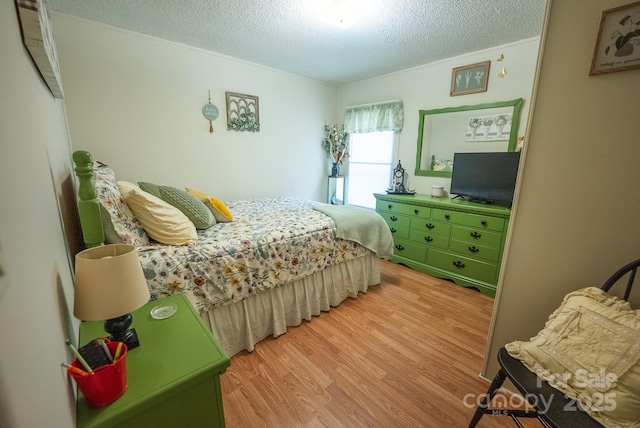 559 Mouth Of Silas Creek Rd, Lansing, NC 28643 - bedroom featuring a textured ceiling and light wood-style floors