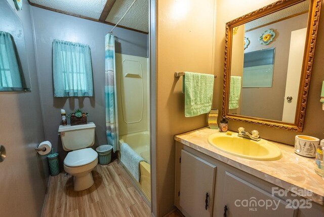 559 Mouth Of Silas Creek Rd, Lansing, NC 28643 - bathroom with wood finished floors, toilet, vanity, a textured ceiling, and shower / bath combo with shower curtain