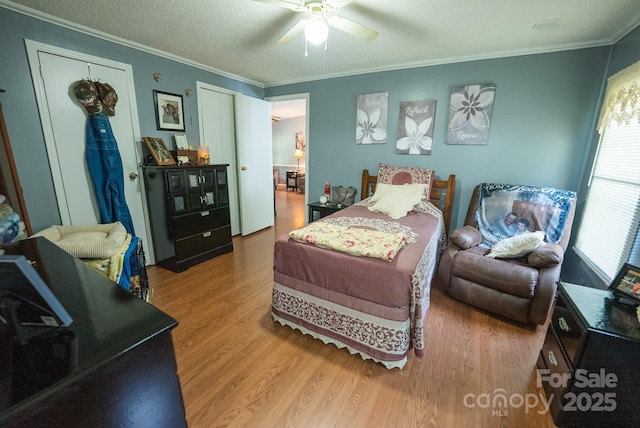 559 Mouth Of Silas Creek Rd, Lansing, NC 28643 - bedroom with crown molding, wood finished floors, and a ceiling fan