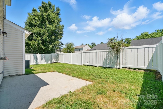 8605 Sawleaf Ct, Charlotte, NC 28215 - view of yard featuring a patio area and central AC