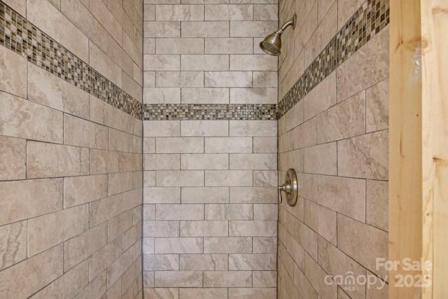 231 Highlands Loop, Maggie Valley, NC 28751 - full bath with tiled shower