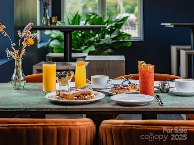408 Bowling Park Rd, Asheville, NC 28803 - dining area view