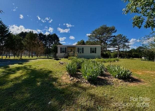 8827 Spring Meadow Dr, Hickory, NC 28601 - view of green lawn
