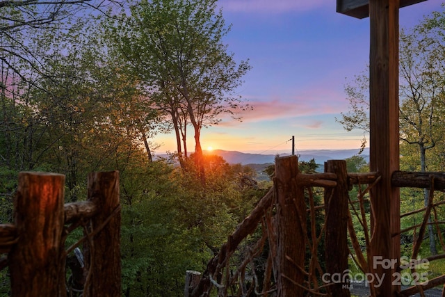 140 Spruce Hollow Rd, Beech Mountain, NC 28604 - view of yard at dusk