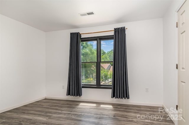 8429 Meadowcroft Ct, Charlotte, NC 28215 - unfurnished room featuring dark wood finished floors and baseboards