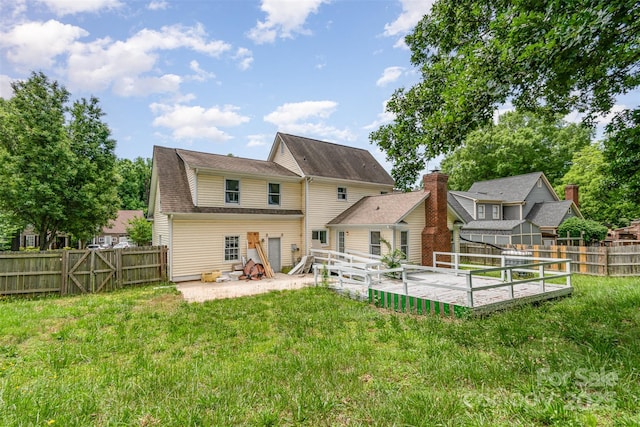 8429 Meadowcroft Ct, Charlotte, NC 28215 - back of property featuring a patio
