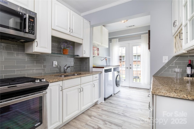 524 Hawthorne Ln, Charlotte, NC 28204 - kitchen with appliances with stainless steel finishes, a sink, crown molding, white cabinetry, and backsplash