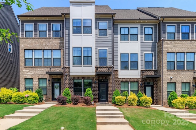 628 Uwharrie River Rd, Charlotte, NC 28211 - townhome / multi-family property with a front yard and brick siding