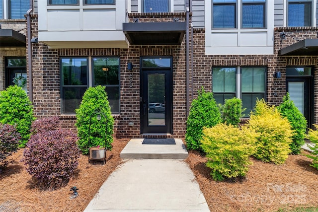 628 Uwharrie River Rd, Charlotte, NC 28211 - property entrance with brick siding and a balcony
