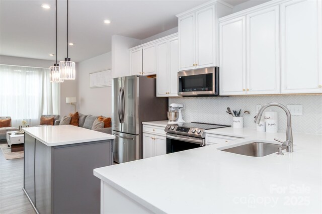 628 Uwharrie River Rd, Charlotte, NC 28211 - kitchen featuring stainless steel appliances, a sink, backsplash, a center island, and recessed lighting
