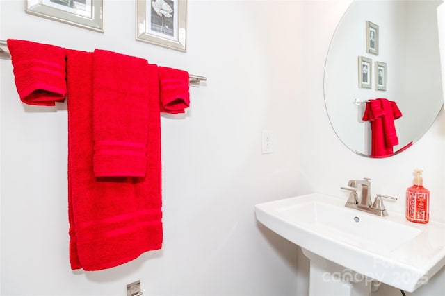 628 Uwharrie River Rd, Charlotte, NC 28211 - bathroom featuring a sink