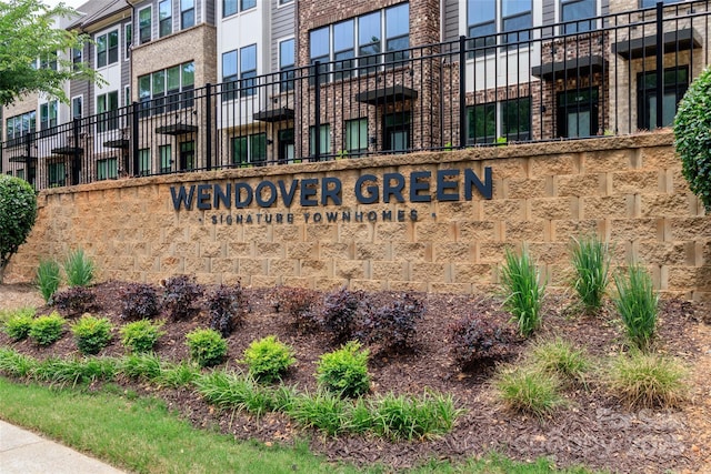 628 Uwharrie River Rd, Charlotte, NC 28211 - view of community sign