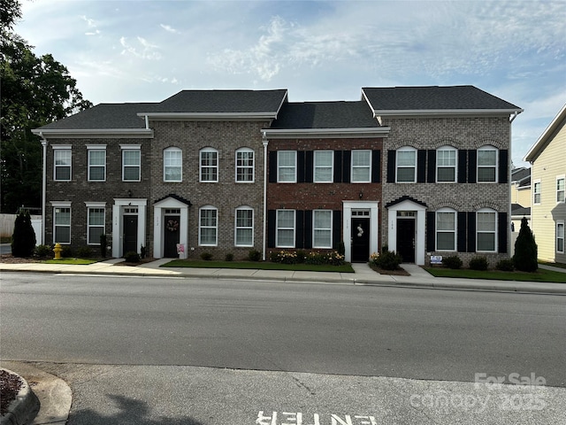 110 W Pine St, Lincolnton, NC 28092 - view of front facade with brick siding