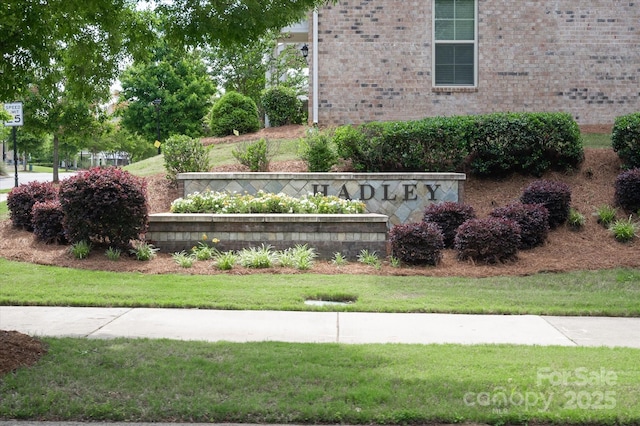 1142 Doveridge St, Charlotte, NC 28273 - community / neighborhood sign featuring a yard