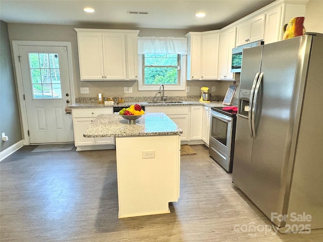 212 Old Centergrove Rd, Kannapolis, NC 28083 - kitchen featuring stainless steel appliances, a sink, plenty of natural light, white cabinetry, and recessed lighting
