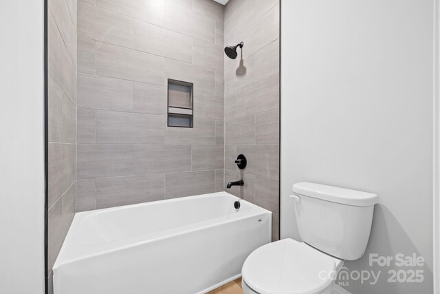 5025 Harbor View Dr E, Granite Falls, NC 28630 - full bath with toilet and washtub / shower combination