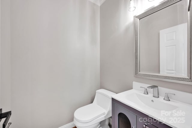 12711 Duncourtney Ln, Charlotte, NC 28277 - bathroom with toilet, vanity, and crown molding
