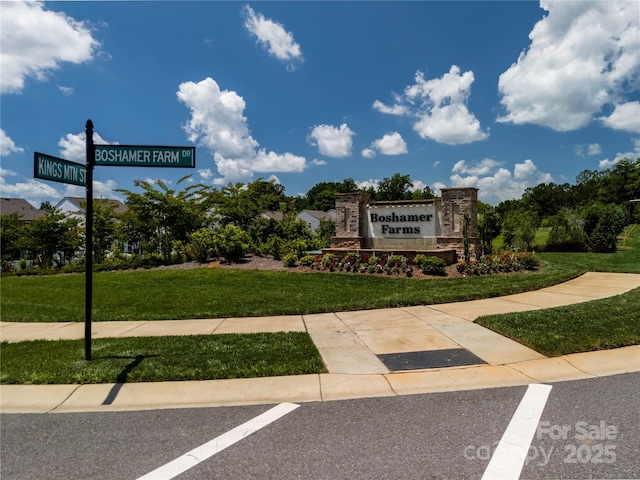 461 Misty Law Ln, Clover, SC 29710 - community / neighborhood sign featuring a lawn