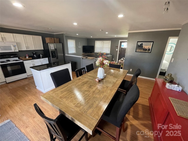 132 Marina Ln, Mooresville, NC 28117 - dining area featuring ornamental molding, light wood-style floors, recessed lighting, and baseboards