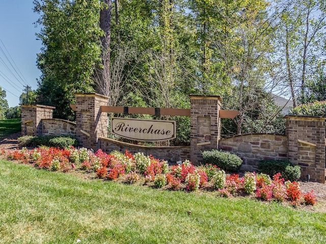 755 Lagan Ct, Fort Mill, SC 29715 - community sign with a yard