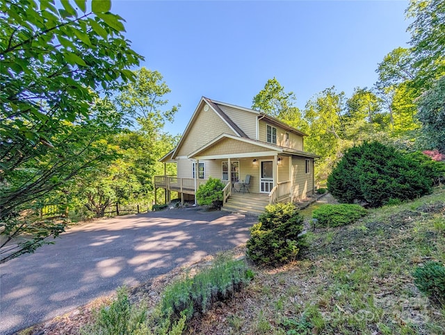 355 Rosewood Ln, Burnsville, NC 28714 - view of front facade featuring covered porch and driveway