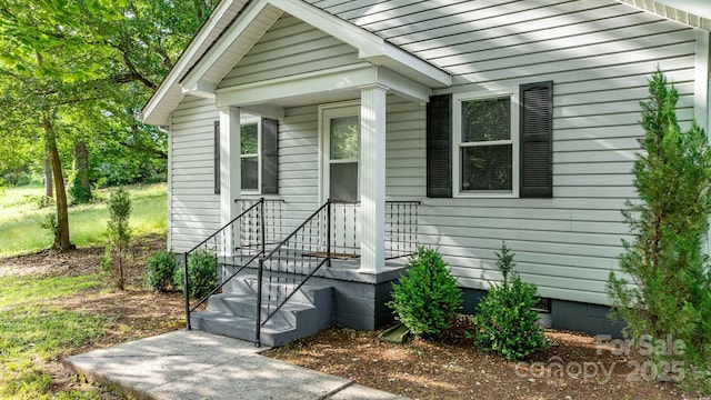 352 18th Ave NE, Hickory, NC 28601 - view of front of house with crawl space