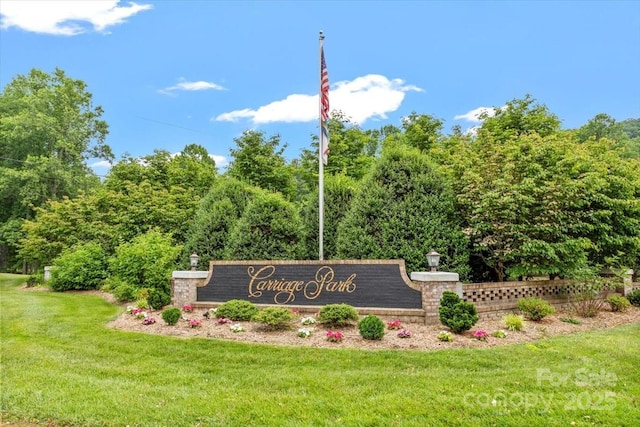 311 Carriage Crest Dr, Hendersonville, NC 28791 - community / neighborhood sign featuring a yard