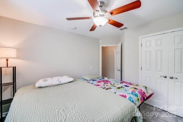 11714 Harsworth Ln, Charlotte, NC 28277 - bedroom with a closet and a ceiling fan
