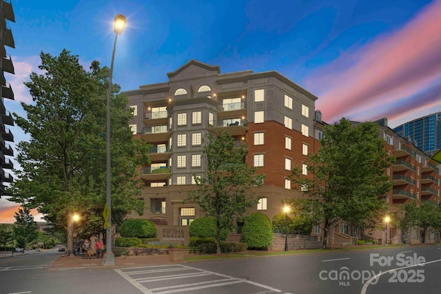 300 W Fifth St Unit 509, Charlotte, NC 28202 - view of property at dusk