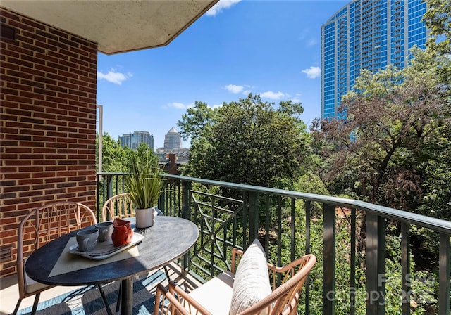 300 W Fifth St Unit 509, Charlotte, NC 28202 - balcony featuring a skyline view