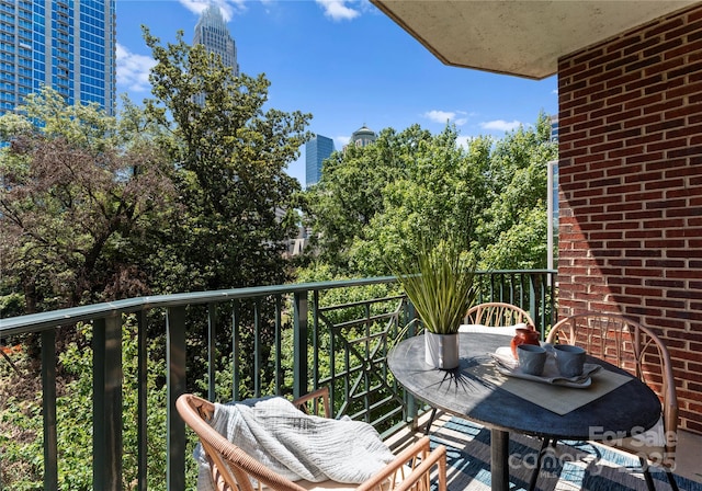 300 W Fifth St Unit 509, Charlotte, NC 28202 - balcony featuring outdoor dining space