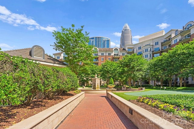300 W Fifth St Unit 509, Charlotte, NC 28202 - surrounding community featuring an area to practice putting