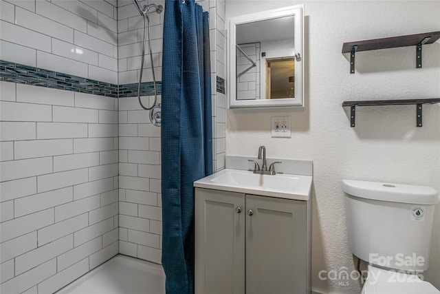 153 Buckner Rd, Black Mountain, NC 28711 - full bath with tiled shower and vanity