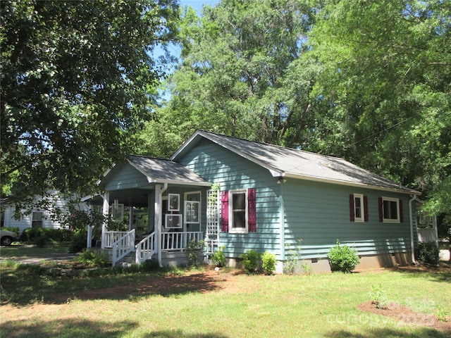 1051 S Brady Ave, Newton, NC 28658 - view of front of property featuring a front lawn, crawl space, and a porch