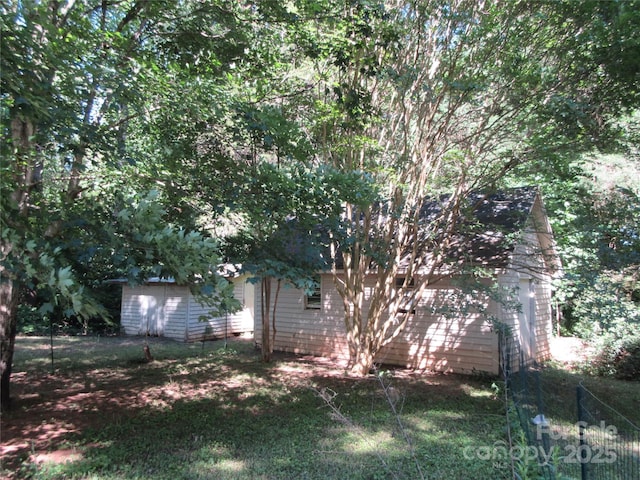 1051 S Brady Ave, Newton, NC 28658 - view of side of home