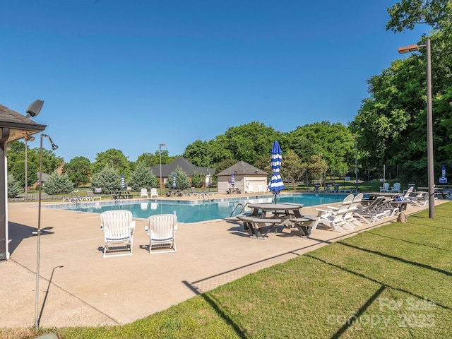 725 Old State St SW, Concord, NC 28027 - community pool with a patio area