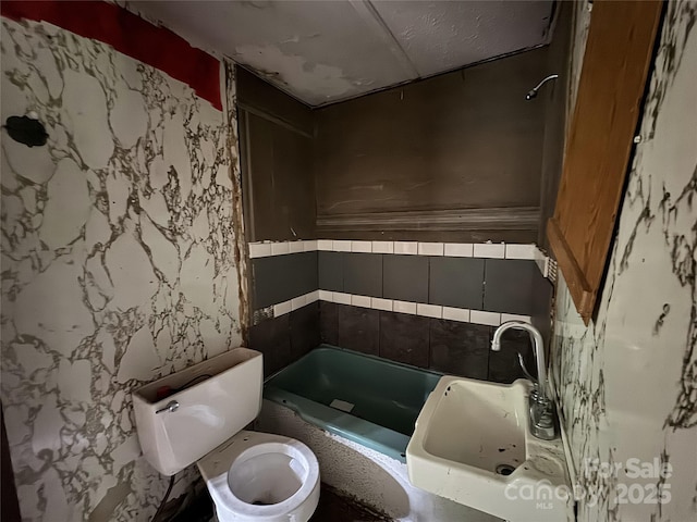 509 Waring Ct Lot 4, Fort Mill, SC 29707 - bathroom with toilet and tub / shower combination