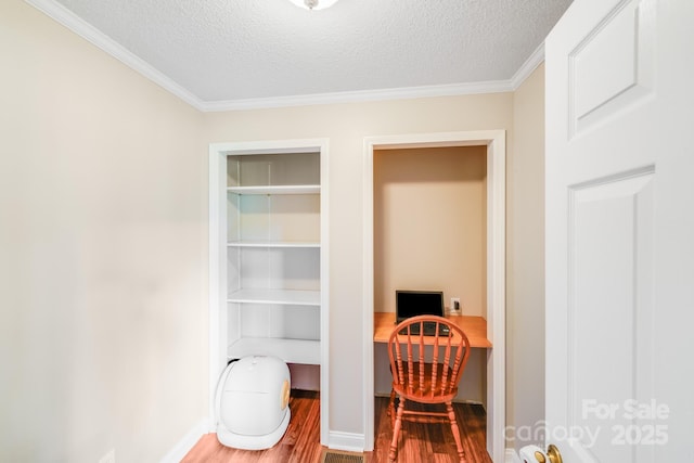 6350 Mount Pleasant Rd S, Concord, NC 28025 - bathroom with wood finished floors, crown molding, a textured ceiling, baseboards, and built in features