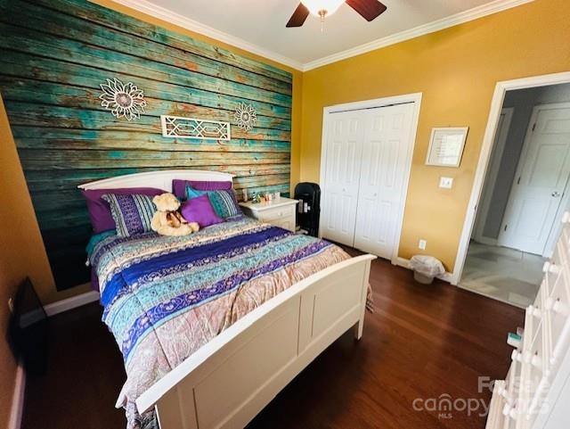 111 Brookview Dr, Shelby, NC 28152 - bedroom featuring baseboards, ornamental molding, a closet, wood finished floors, and a ceiling fan