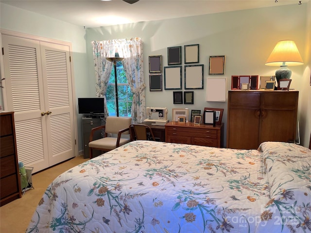 5806 Whitingham Dr, Charlotte, NC 28215 - carpeted bedroom featuring a closet and an office area