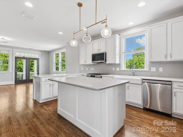 807 Herrons Ferry Rd, Rock Hill, SC 29730 - kitchen featuring appliances with stainless steel finishes, a center island, light countertops, a sink, and backsplash