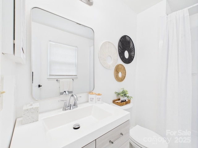 4905 Chestnut Lake Dr, Charlotte, NC 28227 - full bath with vanity, toilet, and a shower with curtain