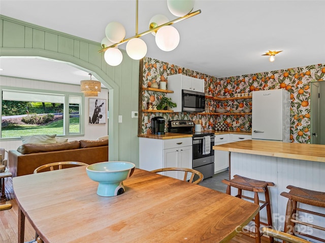 90 W Skyland Cir Unit 1, Asheville, NC 28804 - dining area featuring wallpapered walls and arched walkways